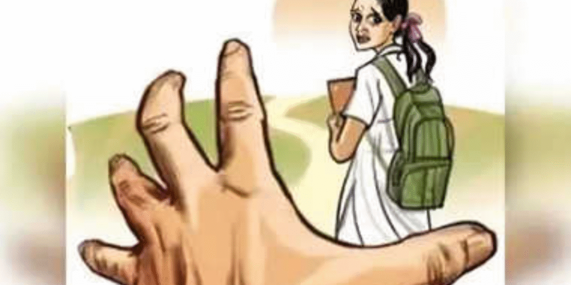 छात्रा से छेड़छाड़ के आरोप में शिक्षक गिरफ्तार