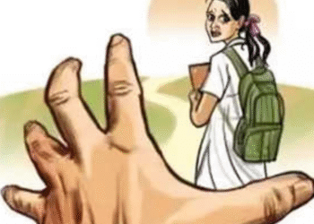 छात्रा से छेड़छाड़ के आरोप में शिक्षक गिरफ्तार