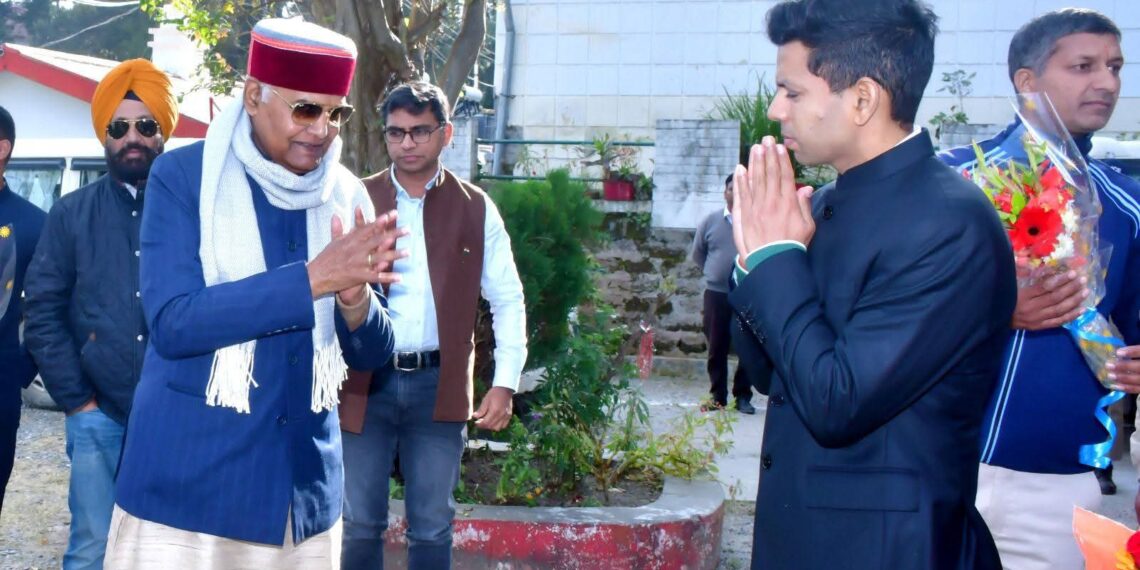 अल्मोड़ा जिलाधिकारी अंशुल सिंह ने भूतपूर्व राष्ट्रपति रामनाथ कोविंद से की शिष्टाचार भेंट