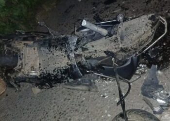 अल्मोड़ा में दर्दनाक सड़क हादसा — स्कूटी सवार महिला की मौत, पति और बच्ची गंभीर रूप से