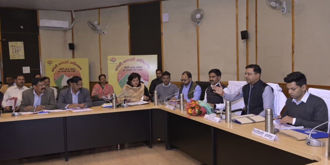 प्रभारी सचिव डॉ. पंकज कुमार पांडेय ने की अल्मोड़ा जनपद के विकास कार्यों की गहन समीक्षा