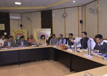 प्रभारी सचिव डॉ. पंकज कुमार पांडेय ने की अल्मोड़ा जनपद के विकास कार्यों की गहन समीक्षा