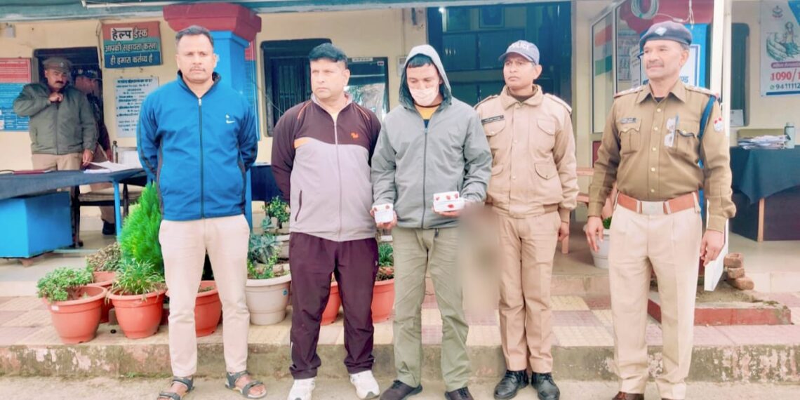रानीखेत पुलिस और SOG की बड़ी सफलता — आर्मी क्षेत्र में हुई चोरी का पर्दाफाश, हिस्ट्रीशीटर देहरादून से गिरफ्तार
