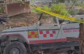 दिल्ली-लखनऊ हाईवे पर भीषण सड़क हादसा: एंबुलेंस पलटने से चार की मौत, मां-बेटी को रौंदा