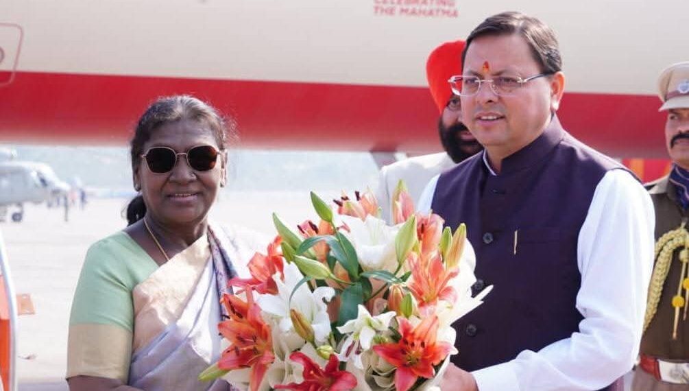 राष्ट्रपति श्रीमती द्रौपदी मुर्मु का जौलीग्रांट एयरपोर्ट पर भव्य स्वागत