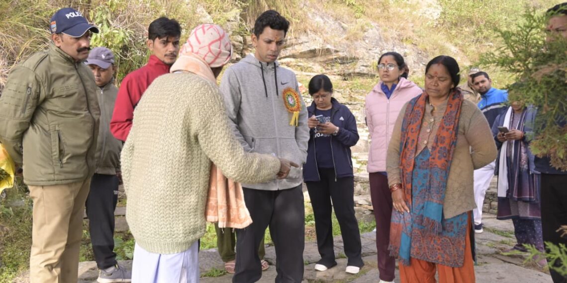 जिलाधिकारी ने किया सूर्य मंदिर कटारमल क्षेत्र का निरीक्षण, सूर्यकुण्ड व चंद्रकुण्ड के कायाकल्प के दिए निर्देश