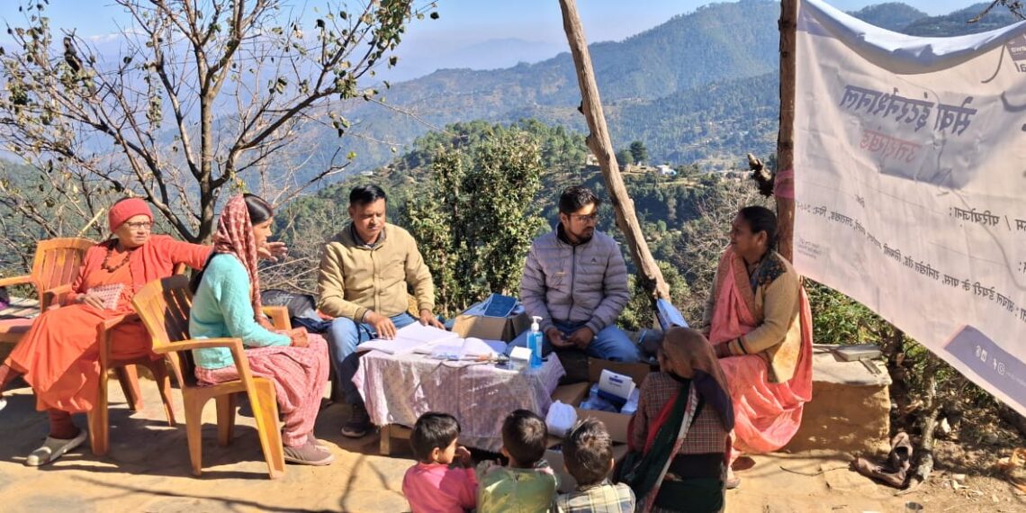 विश्व मधुमेह दिवस पर डोल में स्वास्थ्य शिविर आयोजित 54 ग्रामीणों की निःशुल्क मधुमेह जांच, 71 को औषधि वितरण