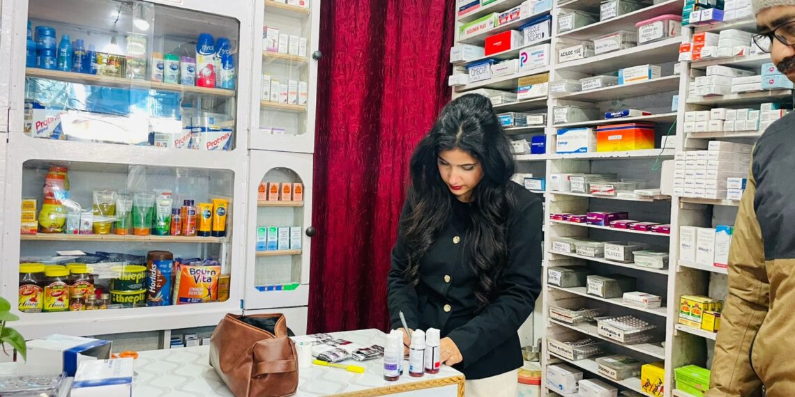 नशा मुक्त उत्तराखंड अभियान के तहत मेडिकल स्टोर्स का निरीक्षण, दो दवाओं के सैंपल लिए गए