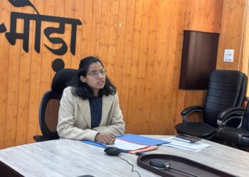 सिंगल विंडो सिस्टम और सीएम हेल्पलाइन के लंबित मामलों की जिल प्रशासन ने की गहन समीक्षा