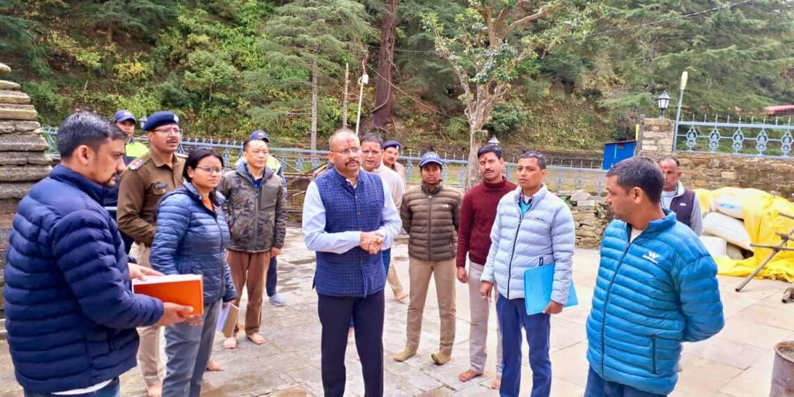जागेश्वर धाम और चितई में आन्तरिक व बाह्य सुरक्षा का किया गहन निरीक्षण