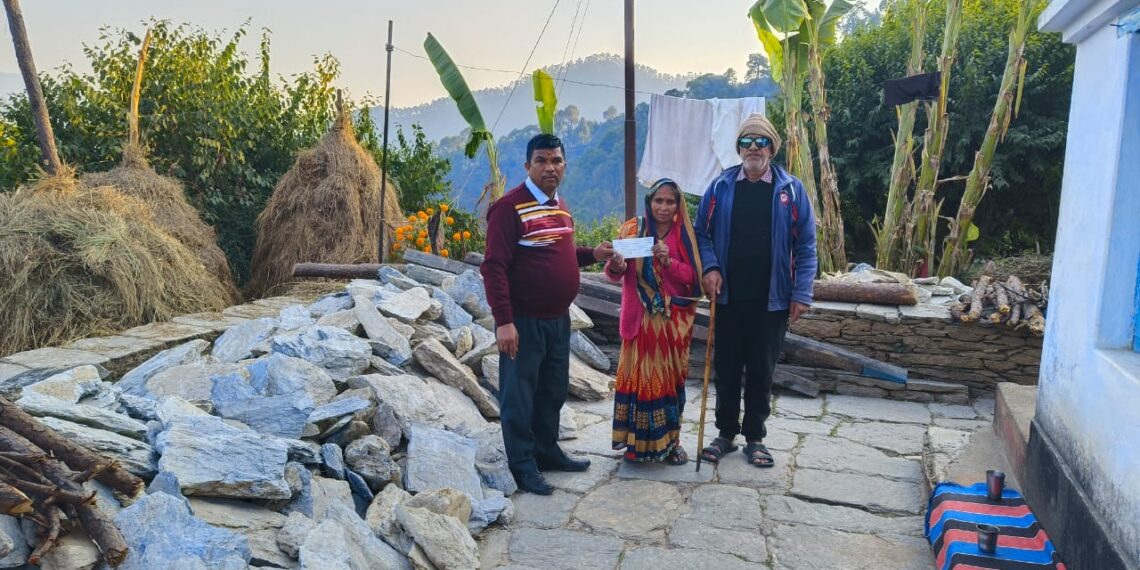 जिलाधिकारी अंशुल सिंह की त्वरित कार्यशैली—पीड़ित महिला को 24 घंटे में मिली आर्थिक सहायता