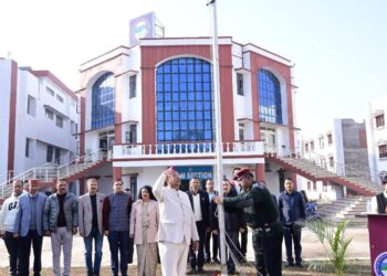 उत्तराखंड मुक्त विश्वविद्यालय में 76वाँ गणतंत्र दिवस हर्षोल्लास एवं गरिमा के साथ मनाया गया