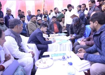 सरकार पहुँची जनता के द्वार, 900 से अधिक लोग हुए लाभान्वित