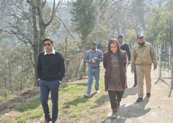 जिलाधिकारी अंशुल सिंह ने किया भैंसवाड़ा फार्म का स्थलीय निरीक्षण, गौशाला निर्माण में देरी पर जताई नाराजगी