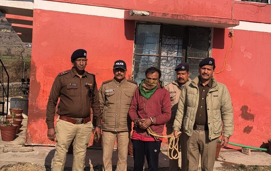 जघन्य हत्या का खुलासा, फरार आरोपी करबला तिराहे से गिरफ्तार