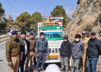 कबाड़ की आड़ में गांजा तस्करी का पर्दाफाश, 18 किलो से अधिक गांजा सहित तीन तस्कर गिरफ्तार