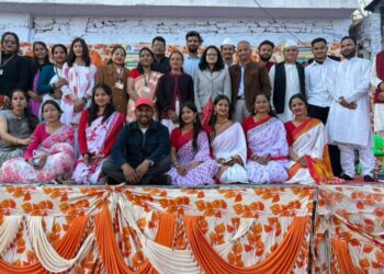 देवभूमि रंगमंच की शानदार प्रस्तुति, तक्षशिला स्कूल में होली उत्सव बना यादगार