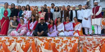 देवभूमि रंगमंच की शानदार प्रस्तुति, तक्षशिला स्कूल में होली उत्सव बना यादगार