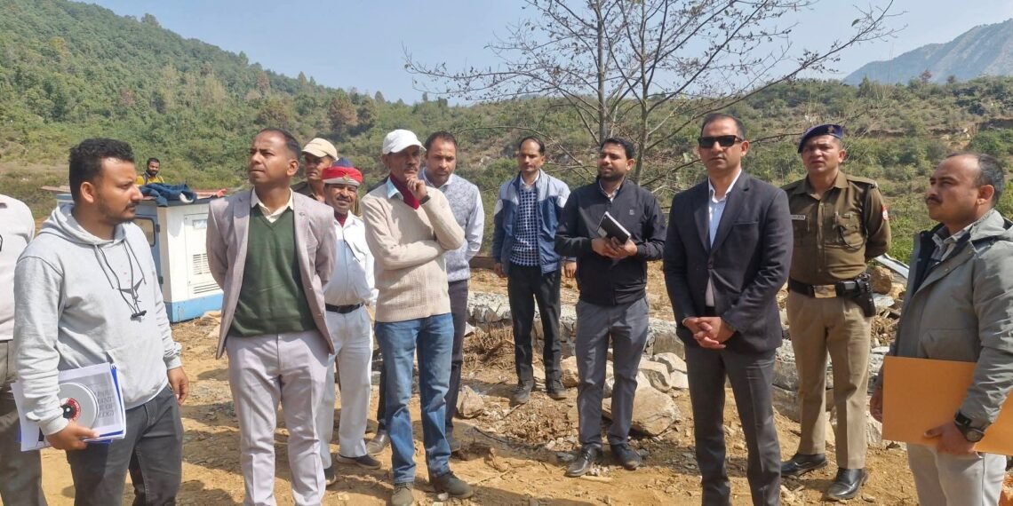 निर्माण कार्यों की गुणवत्ता पर सख्त हुए डीएम, सीमांत इंजीनियरिंग कॉलेज और एआरटीओ कार्यालय का किया निरीक्षण