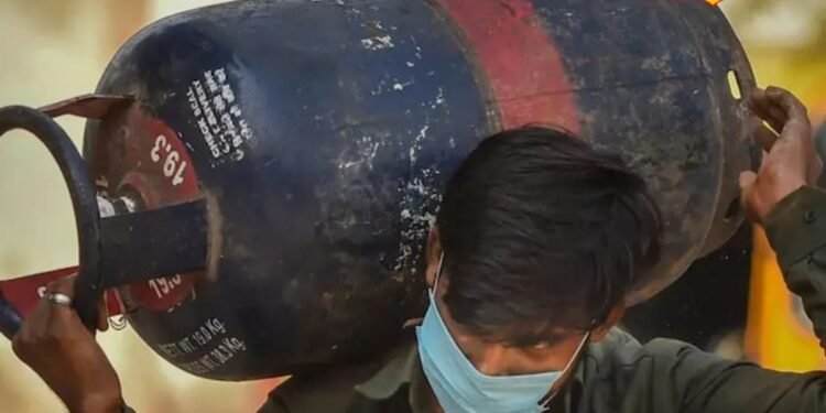 Nainital: 2650 सिलेंडर में कैसे चलेगा पर्यटन? होटल-ढाबों की मांग के आगे सरकार की SOP ‘ऊंट के मुंह में जीरा’