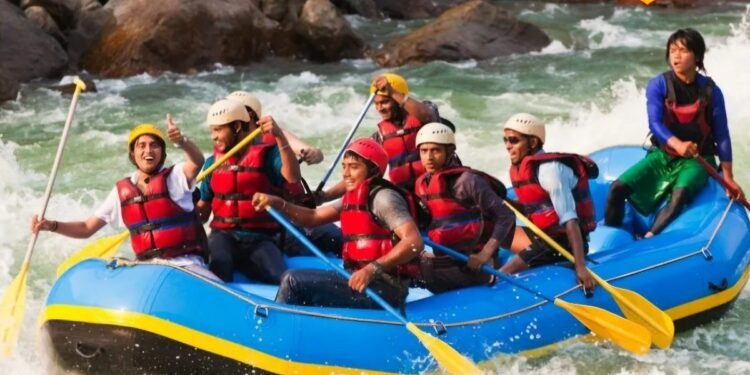 River Rafting: फैमिली के साथ एडवेंचर का प्लान? ऋषिकेश में ये रिवर राफ्टिंग रूट हैं सबसे सेफ और मजेदार