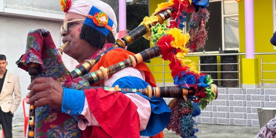 स्कॉटलैंड से पहाड़ की वादियों तक का सफर! जानें कैसे बना मशकबीन उत्तराखंड की संस्कृति का हिस्सा