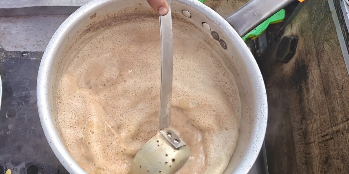 टपरी वाली चाय है पसंद? चाय में चीनी डालना है बड़ा गेम, घर पर पाएं वही मज़ेदार स्वाद, आज ही करें ट्राई!