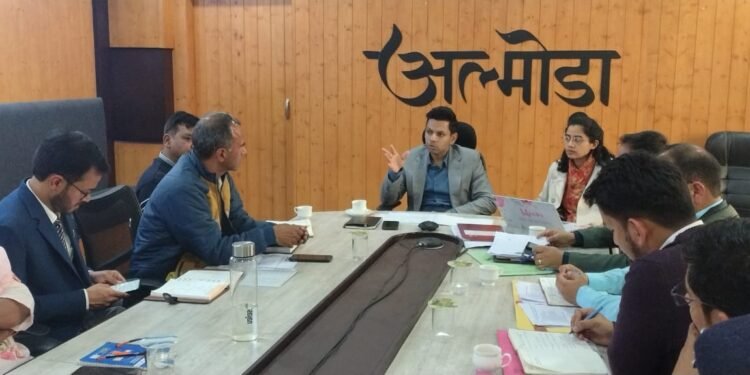 अल्मोड़ा में वनाग्नि रोकथाम को लेकर कलेक्ट्रेट में अहम बैठक, ब्लॉक स्तर पर बनेगी नियंत्रण समिति