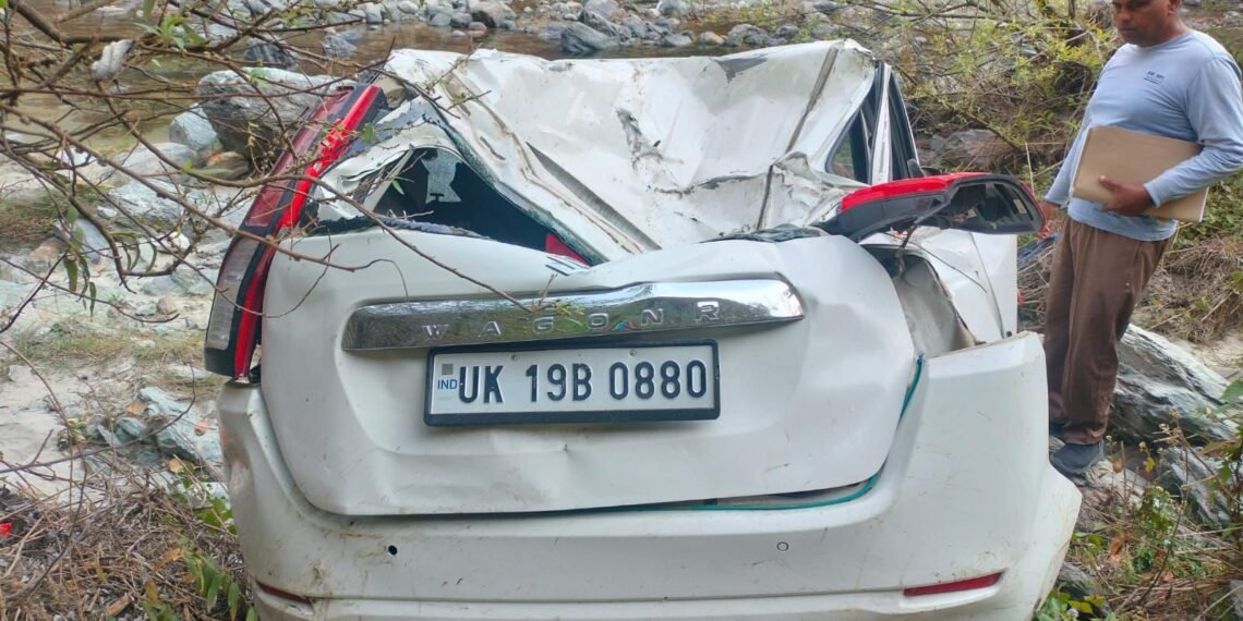 कूपी बेंड के पास कार खाई में गिरी, पीएनबी के हेड कैशियर की मौत