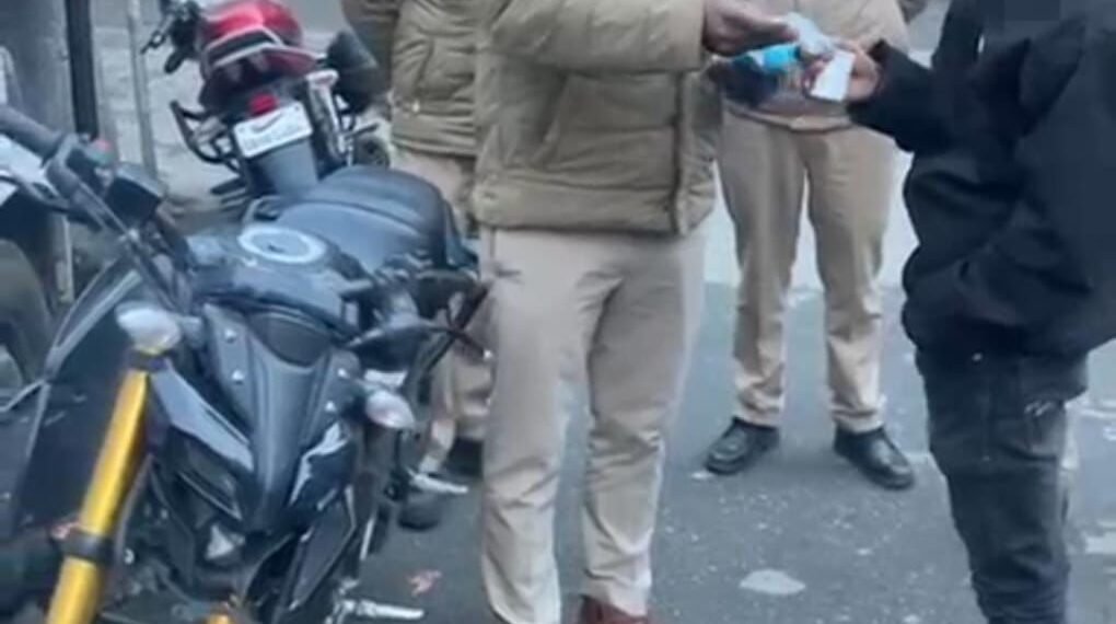 रेट्रो साइलेंसर वाली बाइक पर पुलिस की सख्त कार्रवाई, वाहन सीज
