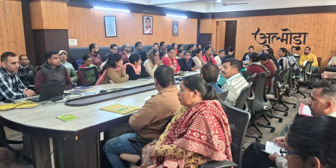 अल्मोड़ा: मतदाता सूची पुनरीक्षण को लेकर तैयारियां तेज, बीएलओ को मिला प्रशिक्षण