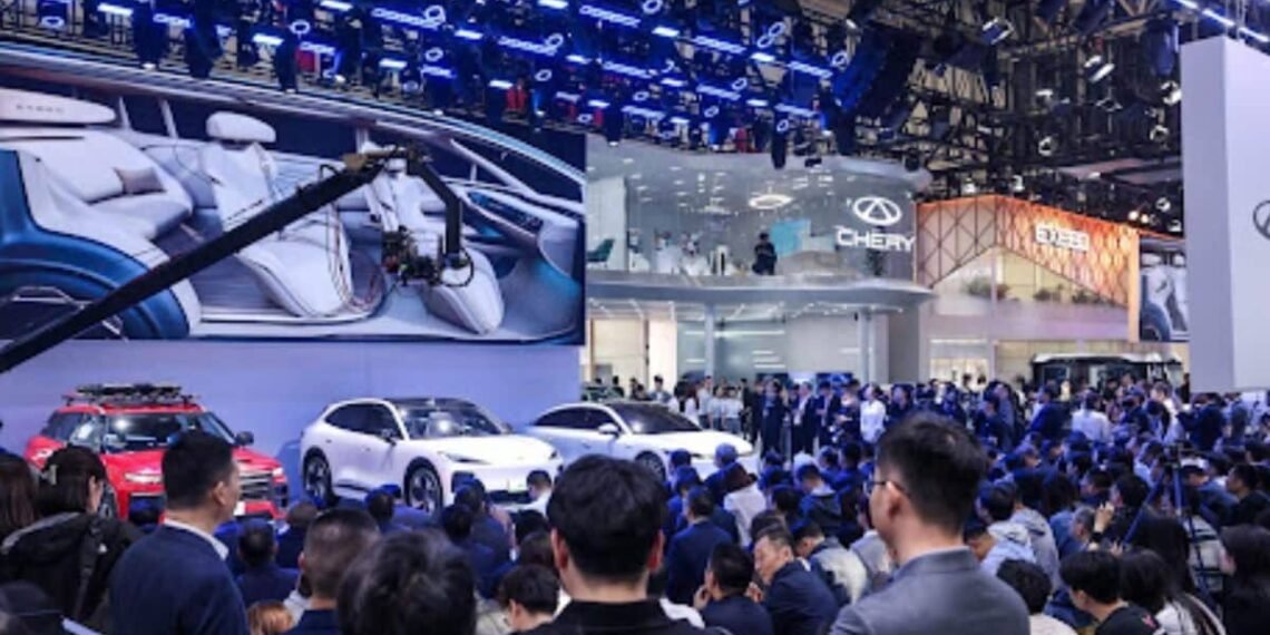 Beijing Auto Show 2026: 1450+ कारें, AI ड्राइविंग और EV का जलवा! देखिए पहले दिन की हाईलाइट्स
