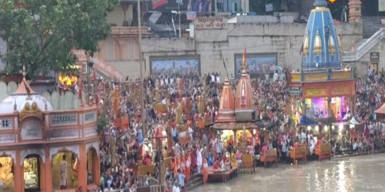 Haridwar Visit: गंगा स्नान के बाद यहां जरूर जाएं! हरिद्वार के इन मंदिरों और सिद्ध पीठों के बिना अधूरी है आपकी यात्रा