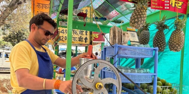 गर्मी में चाहिए ठंडक? बागेश्वर के इस जूस  स्टॉल पर मिलती है 10 साल पुरानी ताजगी और स्वाद की गारंटी