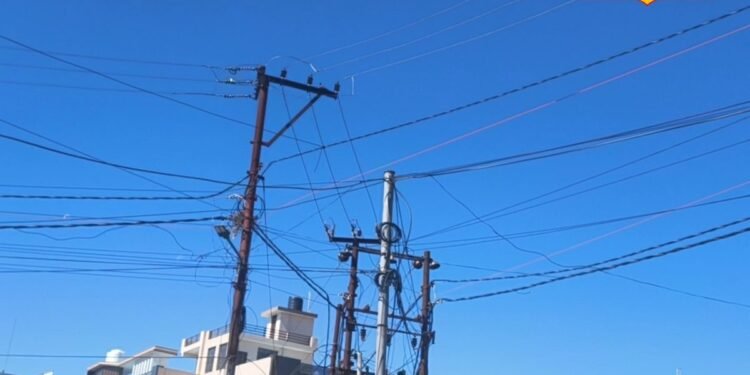 ‘लकड़ी भी महंगी…’, गैस के बाद इंडक्शन ने भी छोड़ा साथ! बिजली कटौती से देहरादून में नई आफत