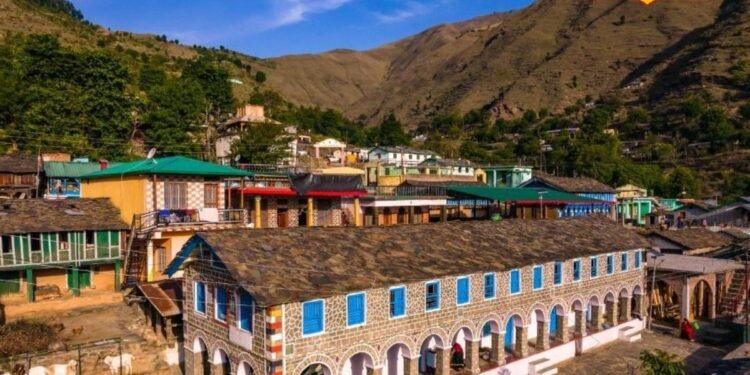 नैनीताल के गांवों में लौटा पर्यटन का नया रंग! होमस्टे और विलेज टूरिज्म ने बदली पहाड़ों की सूरत