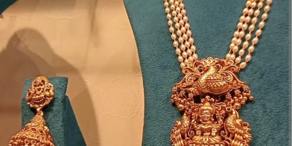 सोना हुआ महंगा तो बदल गया ट्रेंड! देहरादून में साउथ इंडियन टैंपल ज्वैलरी का क्रेज, किफायती दाम में मिल रहा रॉयल लुक