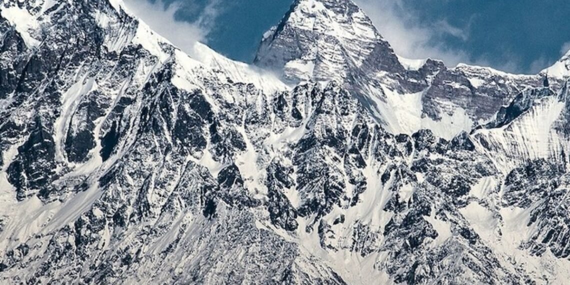 हिमालय की गोद में छिपा रोमांच का नया ठिकाना! जहां बर्फीले पहाड़ों के बीच बहता है गर्म पानी, जानें लोकेशन?