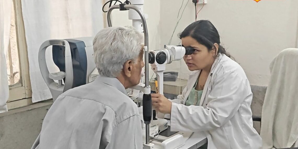 नैनीताल में आंखों के इंफेक्शन ने बढ़ाई चिंता! घूमने पहुंचे पर्यटक भी हुए परेशान, रोजाना आ रहे 60 से ज्यादा मामले