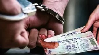 लमगड़ा ब्लॉक का लेखाकार 15 हजार की रिश्वत लेते रंगे हाथ गिरफ्तार