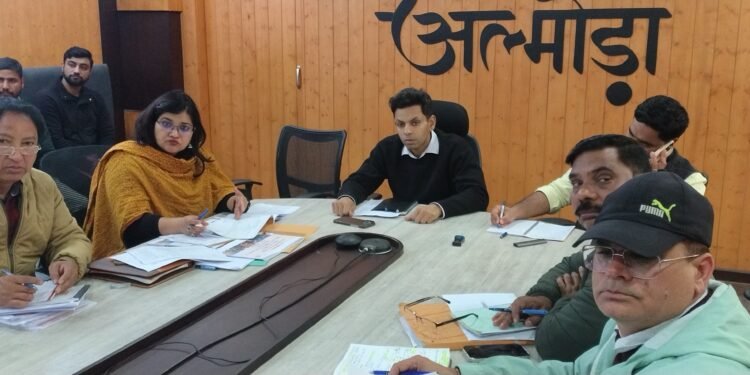 मुख्यमंत्री घोषणाओं के कार्यों में तेजी लाने के निर्देश, डीएम ने की प्रगति की समीक्षा