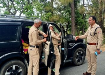 काली फिल्म हटाओ अभियान: दन्या पुलिस की सख्त कार्रवाई, 17 चालकों पर चालान