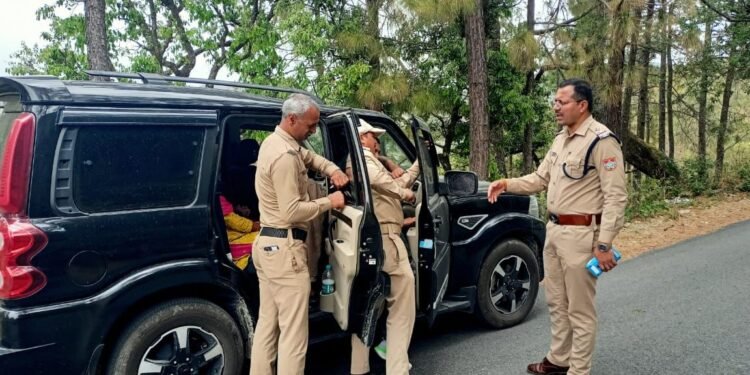 काली फिल्म हटाओ अभियान: दन्या पुलिस की सख्त कार्रवाई, 17 चालकों पर चालान