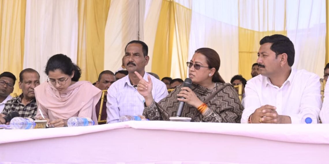 “जनसमस्याओं के समाधान को सरकार प्रतिबद्ध: रेखा आर्य