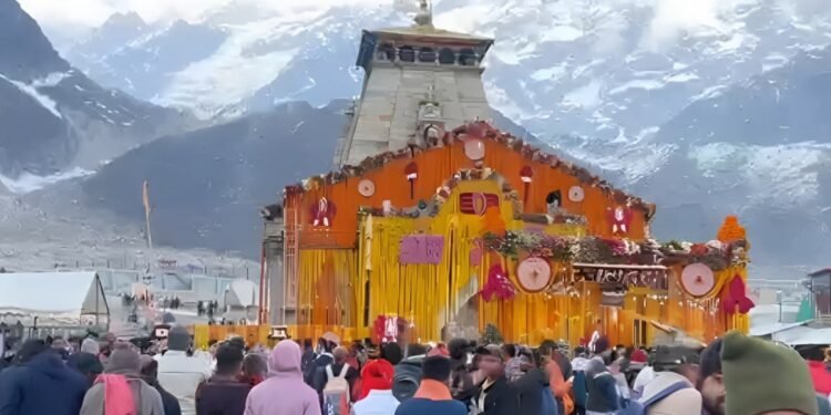 Kedarnath Yatra 2026: ‘मत आना केदारनाथ…’, रोते हुए भक्त ने बनाई वीडियो, बेबस दिखा बच्चा और आंसुओं से भरी बीवी भी, श्रद्धालुओं को कौन मार रहा?