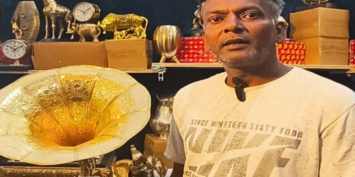 Dehradun News: डिजिटल दौर में विंटेज का क्रेज! देहरादून के थाईलैंड फेस्ट में छाया 100 साल पुराना ग्रामोफोन