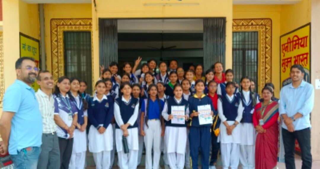 अल्मोड़ा में एचपीवी टीकाकरण अभियान को मिली रफ्तार, छात्राओं को सर्वाइकल कैंसर से बचाव की दी जानकारी