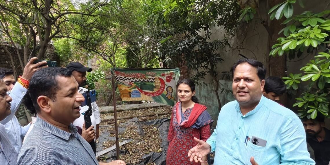 Uttarakhand: हद हो गई! रुद्रपुर में सरकारी जमीन कब्जाने के चक्कर में बेटे ने घर में ही बना डाली पिता की मजार