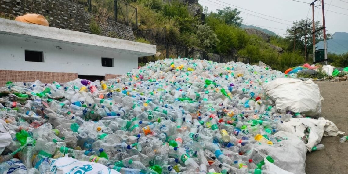 चारधाम यात्रा : 4 दिन में ही 50 हजार से ज्यादा प्लास्टिक बोतलें इकट्ठा, पिछली बार ज्योतिर्मठ नगर पालिका ने कमाए थे 17 लाख