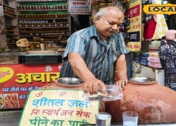 28 सालों से राहगीरों की प्यास बुझा रहे देहरादून के सुशील मित्तल, गर्मी में लोगों के लिए बने ‘जल वाले बाबा’